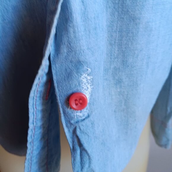 Women's XS Vintage Denim Shirt 1970's Button-Up Red Buttons Distress Boho Hippy - Picture 13 of 13
